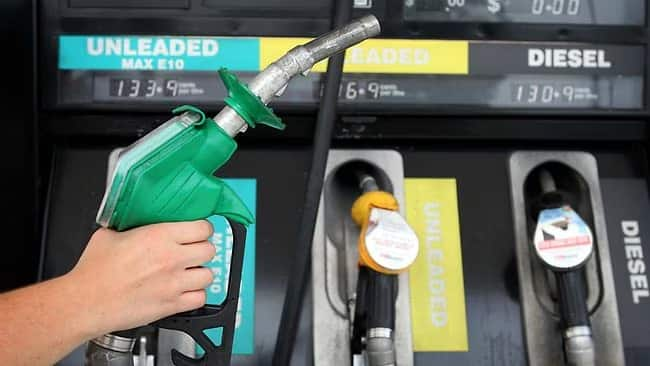 petrol diesel prices today check rates of kolkata delhi chennai mumbai on august 30 Petrol-Diesel Price: আজ বিকেলের আগে কিনে রাখলে ভাল ! দাম বাড়বে পেট্রোল-ডিজেলের ? কলকাতার বাজারে কত যাচ্ছে লিটার ?