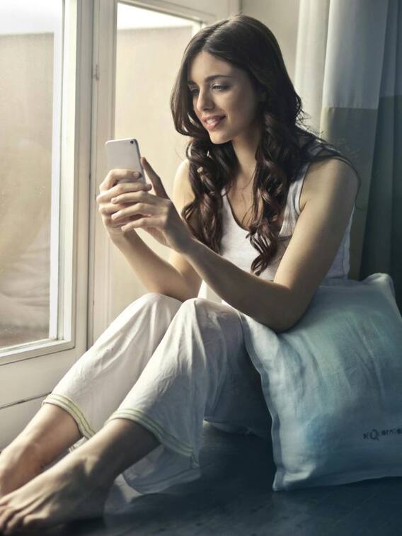 छुट्टियों पर जा रहे हैं तो स्मार्टफोन का ऐसे रखें ख्याल