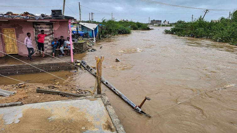 Cyclone Asna Gujarat Coast Heavy Rains Lash Kutch IMD Update On Storm Course Cyclone Asna: Gujarat Coast Averts Threat? Heavy Rains Lash Kutch; Know IMD Update On Storm Course