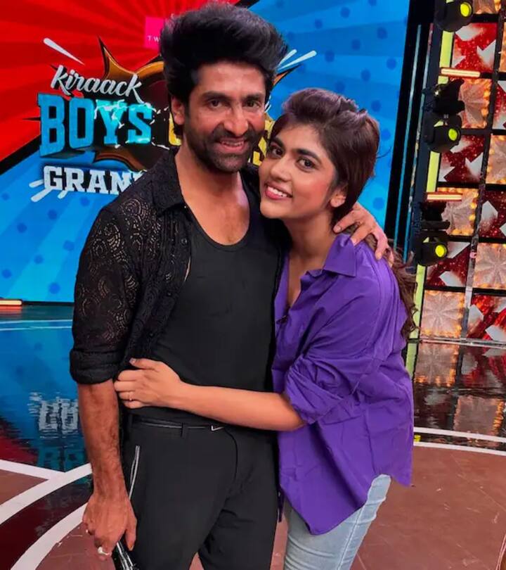 తాజాగా బయట శేఖర్ మాస్టర్ కలిసి ఆయనతో దిగిన ఫోటోలు షేర్ చేసింది రీతూ.వీటికి 'లవ్ యూ మాస్టర్' అంటూ క్యాప్షన్ ఇచ్చింది. ప్రస్తుతం ఈ ఫోటోలు సోషల్ మీడియాలో వైరల్గా మారింది.