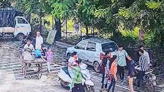 Nashik : मुलीची छेड काढल्याने आईचा संताप, टवाळखोरांना खुर्चीने दिला प्रसाद, नाशिकच्या रणरागिणीचे होतेय कौतुक