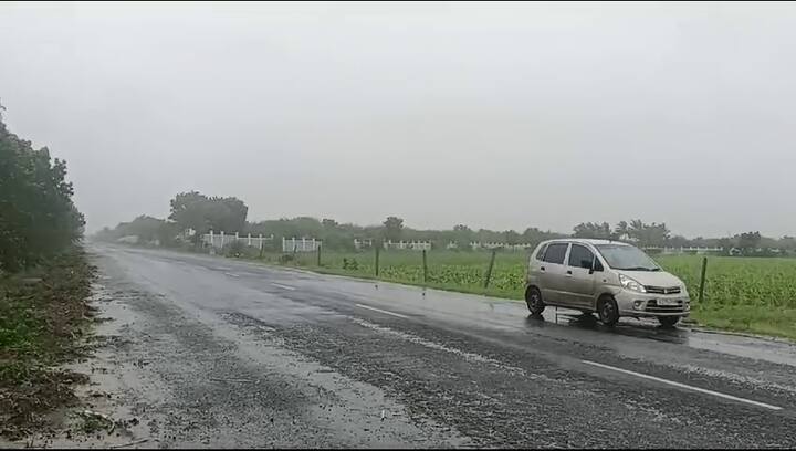 દરિયાકાંઠાના વિસ્તારોમાં રહેતા લોકોને સાવચેત રહેવાની સલાહ આપવામાં આવી છે, જોકે કોઈ મોટા ખતરાની શક્યતા નથી.