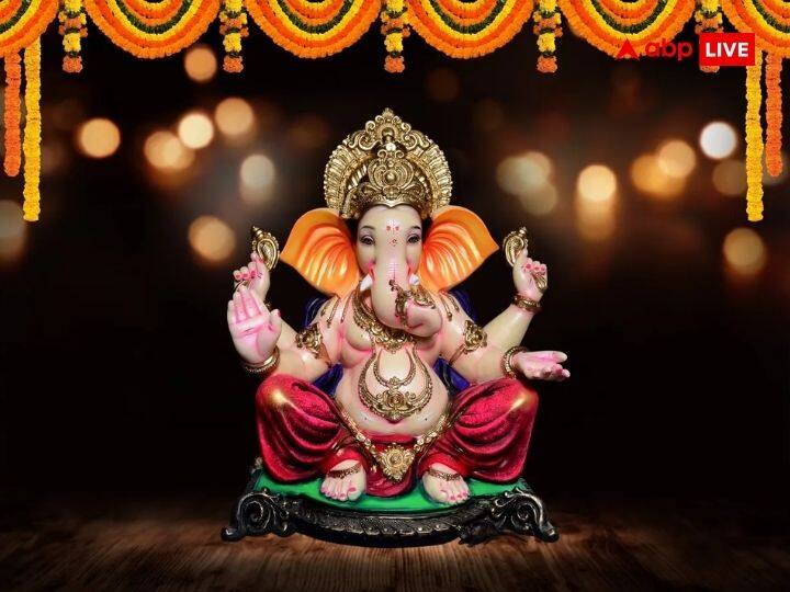 गणेशोत्सव के 10 दिनों में यदि आप भगवान गणेश को उनकी प्रिय चीजें भोग स्वरूप अर्पित करेंगे तो इससे बप्पा शीघ्र ही प्रसन्न होंगे. आइये जानते हैं गणेश जी को कौन सी चीजें पसंद हैं.