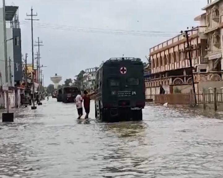અંબાલાલે પણ આગાહી કરી છે કે વાવાઝોડાની અસરના કારણે 80થી 100 કિમીની ઝડપે પવન ફૂંકાશે. ચક્રવાત પાકિસ્તા તરફ ફંટાઇ શકે છે. કચ્છ સહિતના દરિયાકાંઠે ભારે પવન ફૂંકાશે. ભારે પવનને કારણે ખેતીને નુકસાન થઇ શકે છે.