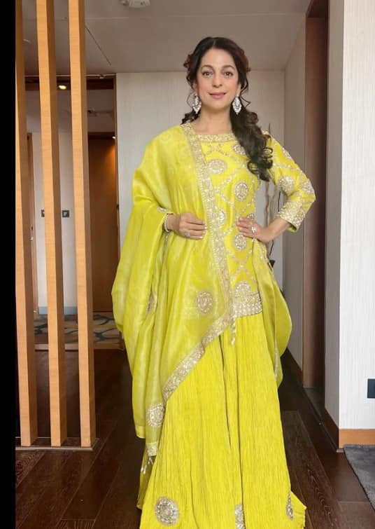 इसी के साथ जूही चावला नेटवर्थ के मामले में अन्य भारतीय अभिनेत्रियों जैसे ऐश्वर्या राय (900 करोड़ रुपये), प्रियंका चोपड़ा (850 करोड़ रुपये), आलिया भट्ट (550 करोड़ रुपये), दीपिका पादुकोण (400 करोड़ रुपये) और कैटरीना कैफ (240 करोड़ रुपये) से काफी आगे है. इनमें से कोई भी एक्ट्रेस हुरुन रिच लिस्ट में जगह नहीं बना पाई.