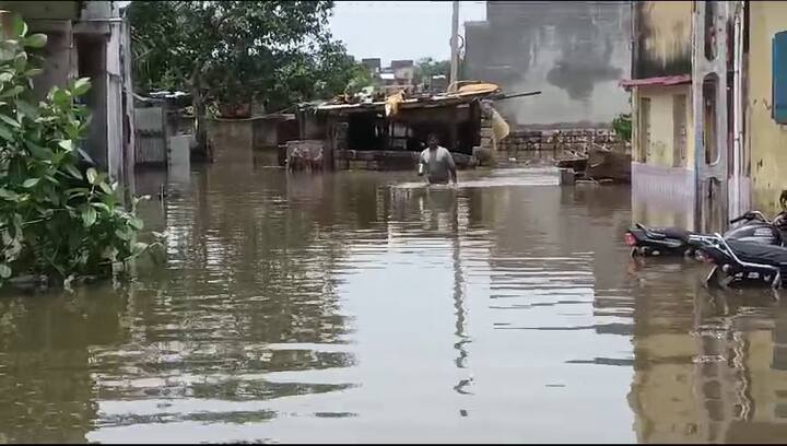 પરિસ્થિતિની ગંભીરતાને ધ્યાનમાં રાખીને છેલ્લા ત્રણ દિવસથી અનેક લોકોને સ્થળાંતર કરવામાં આવ્યું છે.