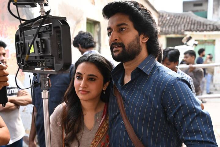 ఈ నేపథ్యంలో ప్రియాంక మూవీకి సంబంధించి కొన్ని ఆసక్తికర ఫోటోలు షేర్‌ చేసింది.సరిపోదా శనివారంలోని వర్కింగ్‌ స్టిల్స్‌ షేర్‌ చేసింది. ఇందులో హీరో నాని, ఎస్‌జే సూర్య, తన సీన్స్‌కి సంబంధించిన స్టీన్స్‌ ఉన్నాయి.