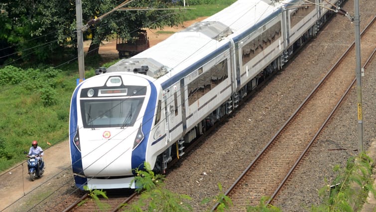 Meerut Lucknow Vande Bharat Express Train Start tomorrow 31 August PM Narendra Modi inaugurate ANN इंतजार की घड़ियां खत्म, मेरठ-लखनऊ वंदे भारत एक्सप्रेस का कल पीएम मोदी करेंगे शुभारंभ