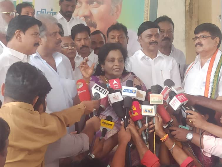 Tamilisai Soundara Rajan paid tribute to GK Moopanar by placing a wreath - TNN 