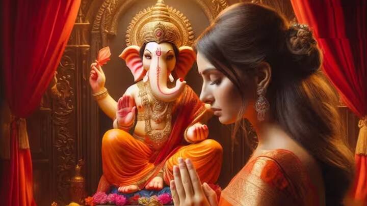 Ganesh Chaturthi 2024: ગણેશ ચતુર્થીના દિવસે લોકો ભગવાન ગણેશજીનું પોતાના ઘરમાં સ્થાપન કરે છે અને તેમની પૂજા કરે છે. એવું કહેવાય છે કે તે સુખ અને સમૃદ્ધિ લાવે છે. ગણેશ ચતુર્થી પર પૂજાનો સમય અને નિયમો જાણો. 7મી સપ્ટેમ્બર 2024ના રોજ ગણેશજીની સ્થાપના માટેનો શુભ સમય સવારે 11:10 થી બપોરે 01:39 સુધીનો છે.