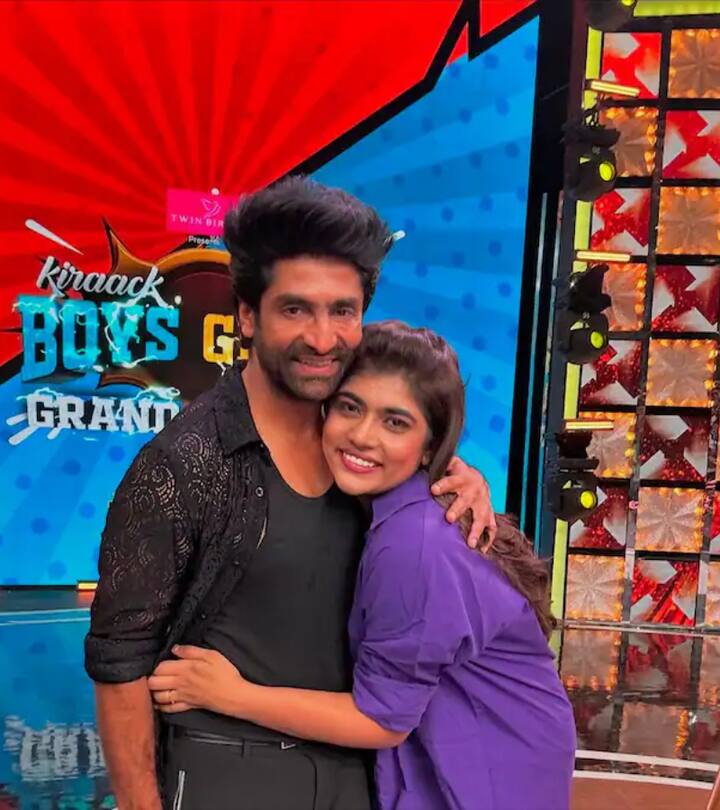 అయితే షోలోనూ రితూ శేఖర్ మాస్టర్ ముద్దులు, హగ్లు ఇస్తూ రెచ్చిపోయిన సంగతి తెలిసిందే. దీంతో ఆమె ఫోటోలపై నెటిజన్లు రకరకాలుగా స్పందిస్తున్నారు. షోలోనూ ఇదే పని, బయట కూడా ఇదే పనేనా.. అంటూ ఆమెను ట్రోల్ చేస్తున్నారు.