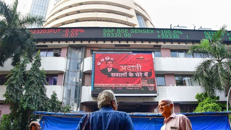 Share Market Today: Sensex Up 300 Points; Nifty Above 25200. Airtel Gains 2% Share Market Today: Sensex Up 300 Points; Nifty Above 25200. Airtel Gains 2%