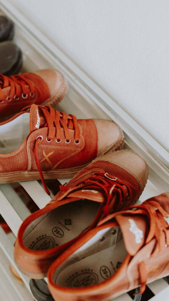 घरात चपला ठेवण्याची 'ही' आहे योग्य जागा!