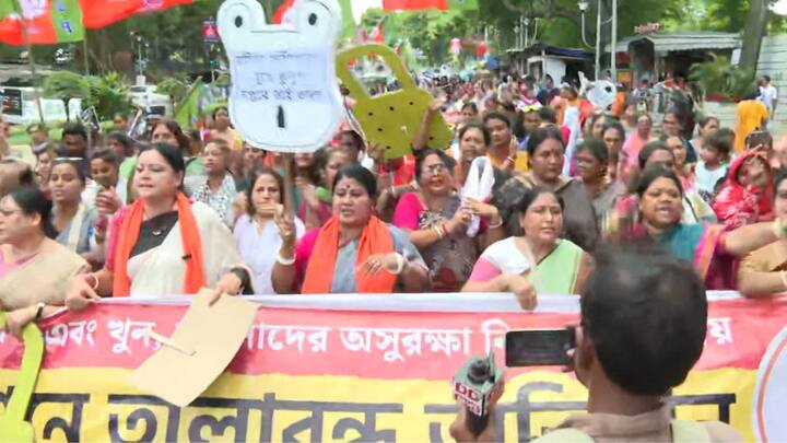 মহিলা মোর্চার মিছিল আটকানোর জন্য করুণাময়ী থেকে প্রস্তুত ছিল পুলিশ। লকেট চট্টোপাধ্যায়, দেবশ্রী চৌধুরী, অগ্নিমিত্রা পাল, অর্চনা মজুমদার ও ফাল্গুনী পাত্রের নেতৃত্বে আজকের এই কর্মসূচির আয়োজন করা হয়েছিল।
