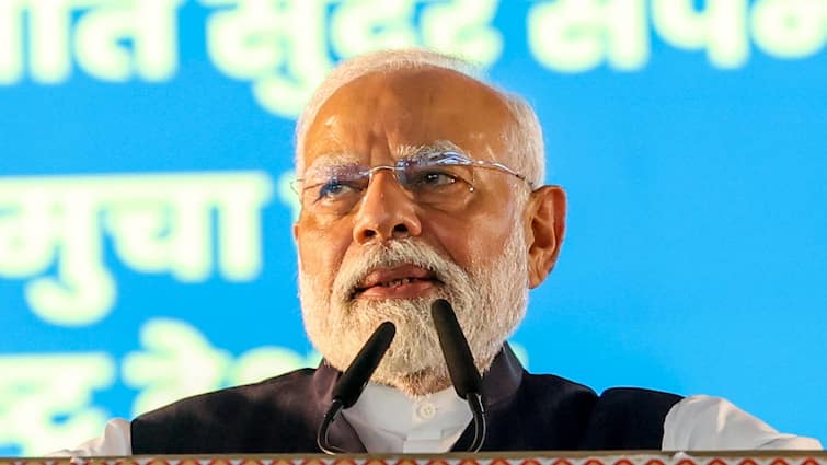 PM Modi Apologises To Chhatrapati Shivaji Maharaj Over Statue Collapse Sindhudurg Dig At Rahul Gandhi Maharashtra News Savarkar ‘I Bow Before Chhatrapati Shivaji Maharaj’: PM Modi Apologises For Statue Collapse, Takes Dig At Rahul Gandhi