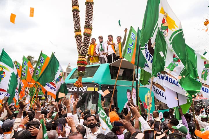 दिलचस्प बात यह है कि जेडी(एस)-बीजेपी गठबंधन ने सीएमसी के शीर्ष पदों पर एक वोट से जीत हासिल की।