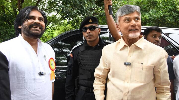 AP News: శుక్రవారం మంగళగిరిలో జరిగిన వనమహోత్సవంలో ముఖ్యమంత్రి నారా చంద్రాబాబునాయుడితో కలిసి పాల్గొని, ఉప ముఖ్యమంత్రి పవన్ కళ్యాణ్ ప్రసంగించారు.