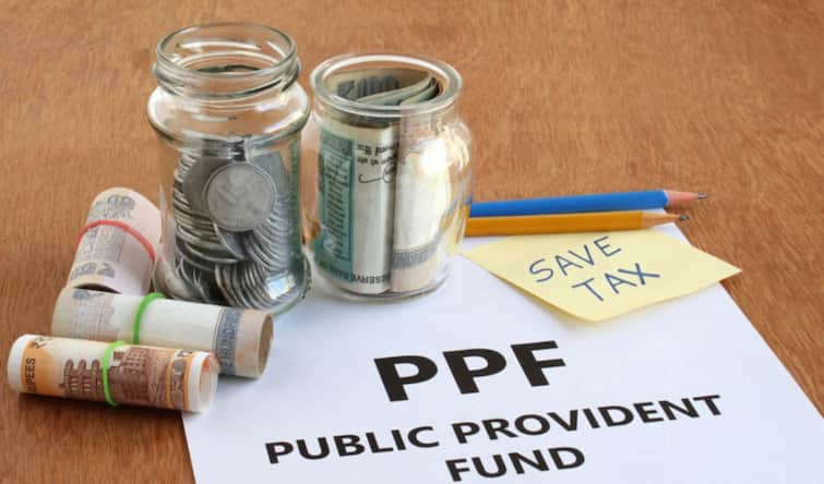 Major change in rules regarding PPF account interest will be earned on only one account मोठी बातमी! PPF खात्यासंदर्भातील नियमात मोठा बदल, केवळ एकाच खात्यावर मिळणार व्याज, 'या' तारखेपासून नवीन नियम लागू 