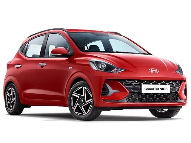 ஹூண்டாய் கிராண்ட் i10 NIOS மாடலின் விலையானது ரூ. 5.92 லட்சம் (எக்ஸ்-ஷோரூம்) என நிர்ணயிக்கப்பட்டுள்ளது. இந்த கார் 19.83 கிமீ மைலேஜை வழங்குகிறது.