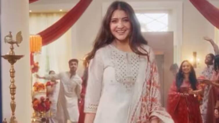 देखें: लंबे समय बाद दिखा अनुष्का का ‘देसी अंदाज’, विराट कोहली के फैन बोले- भाभी जी…