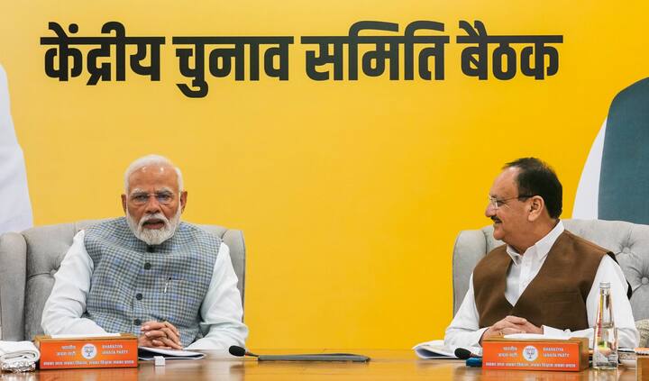 नई दिल्ली में हुई यह मीटिंग दो घंटे से अधिक समय तक चली. सूत्रों की मानें तो बैठक के दौरान कुल 55 सीटों पर नाम तय हो गए.