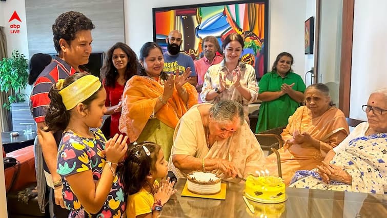 Sachin Tendulkar celebrates mother birthday post a beautiful picture of her cutting cake Sachin Tendulkar: মায়ের জন্মদিনে মিষ্টিমধুর ছবি, বিশেষ ক্যাপশনসমেত পোস্ট করলেন সচিন তেন্ডুলকর