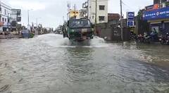 Kutch Rain: 16 ઈંચ વરસાદથી માંડવી શહેરમાં ઘૂંટણસમા પાણી, મુખ્ય માર્ગો પર નદી જેવો દ્રશ્યો 