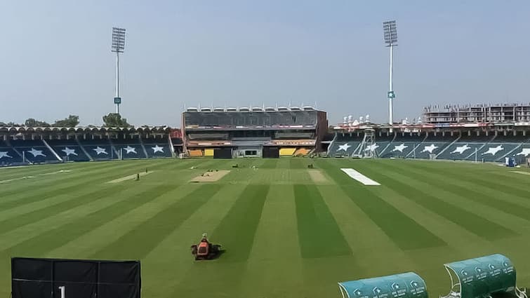 Pakistan Cricket Board Completes Deal To Rename Lahore Gaddafi Stadium Here Know Latest Sports News PCB: पाकिस्तान ने बेच दिया स्टेडियम, प्राइवेट बैंक से वसूले 100 करोड़ रूपये; नाम में भी होगा बदलाव!