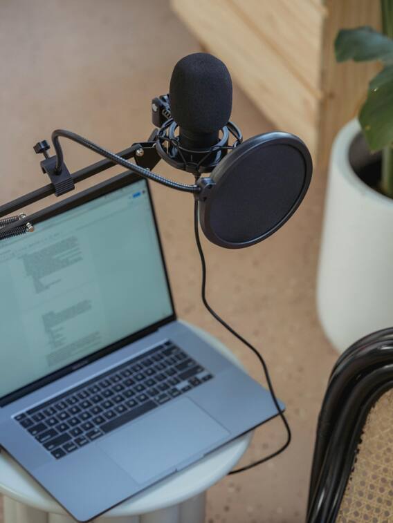 Podcasting से कैसे कमाते हैं पैसे? बहुत काम आएगा ये तरीका