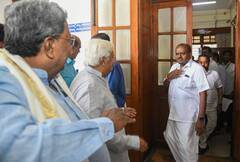 Mandya CMC Election: चुनाव के चक्कर में एचडी कुमारस्वामी ने छोड़ दी कैबिनेट मीटिंग, सिर्फ 1 वोट से टॉप पोस्ट्स जीता JD(S)-BJP गठबंधन