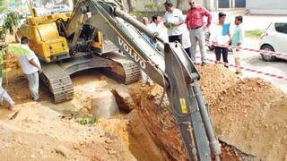 Underground sewer works on Thanjavur – Nagai road traffic jam - TNN எப்போங்க முடிப்பீங்க... குழந்தைகளை அழைத்து செல்லும் பெண்கள் நிலைதான் மிகவும் மோசம்