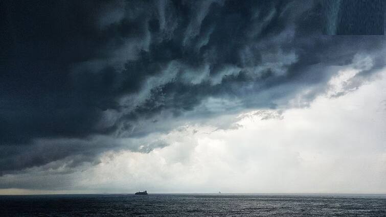 Danger of storm averted, it will rain in the next three hours in this district of gujarat Gujarat Weather:વાવાઝોડાનું સંકટ ટળ્યું,આ જિલ્લામાં આગામી ત્રણ કલાક વરસશે વરસાદ