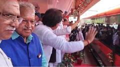 मेरठ को मिली वंदे भारत ट्रेन की सौगात, लोगों ने ली सेल्फी और खूब खिंचवाई फोटो