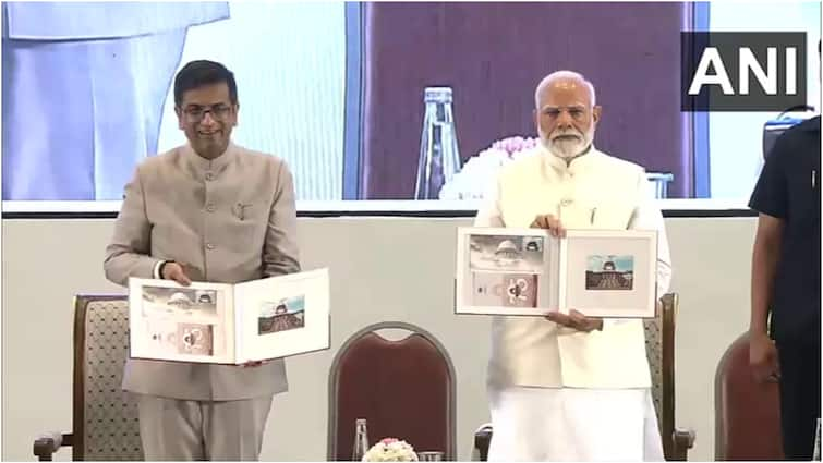 75 Years Of  Supreme Court PM Modi inaugurate National Conference of Judiciary Bharat Mandapam DY Chandrachud '75 Years Of Supreme Court A Journey Of Mature Democracy': PM Modi Unveils Commemorative Stamp, Coin — Video