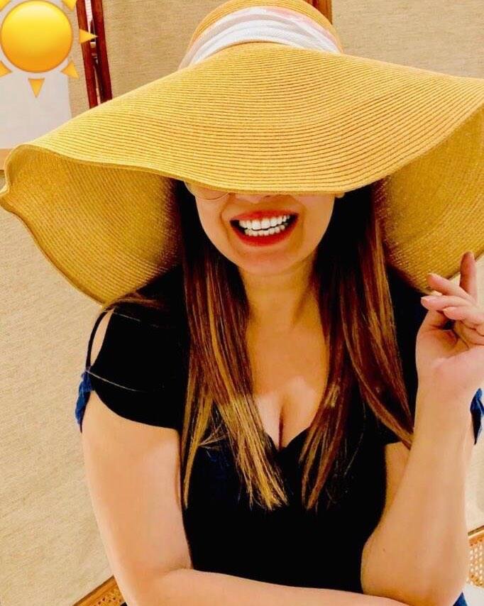 इस एक्ट्रेस ने प्रोफेशनल लाइफ से तो दूरी बना ही ली, लेकिन उनकी पर्सनल लाइफ भी बहुत उलझनों का शिकार रहीं. शादी की तो कुछ सालों में तलाक हो गया और फिर इस एक्ट्रेस ने कैंसर जैसी बीमारी का दर्द भी झेला.