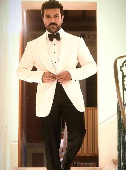 साउथ सुपरस्टार राम चरण भी टॉप 10 रिचेस्ट की लिस्ट में शामिल हैं. Siasat के मुताबिक, राम चरण के पास 1300 करोड़ की संपत्ति है. फिल्म आरआरआर के बाद से राम चरण ने अपनी फीस बढ़ा दी थी.