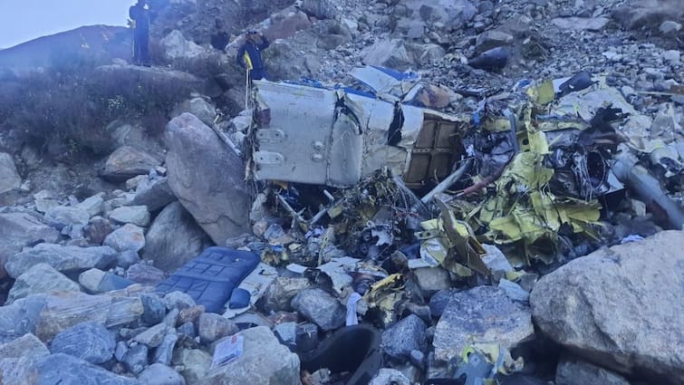 Uttarakhand helicopter crashed in Kedarnath was being taken for repairs VIDEO: आर्मी के MI-17 से एयरलिफ्ट कर ले जाया जा रहा था चॉपर, देखें- फिर कैसे केदारनाथ में हो गया क्रैश