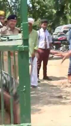 बाघ पकड़ने वाले खुद ही प पिंजरे में कैद हो गए | shorts