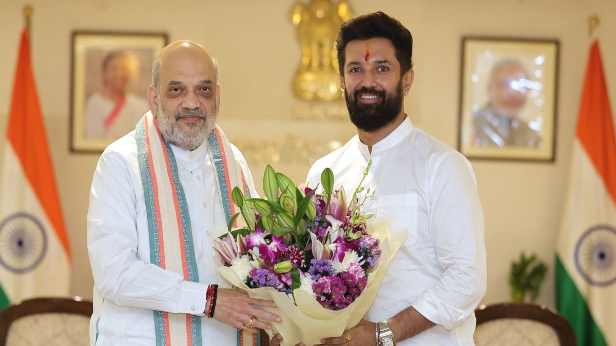 Chirag Paswan met Amit Shah: पार्टी में टूट की खबरों के बीच अमित शाह से मिले चिराग पासवान, क्या है मैसेज?