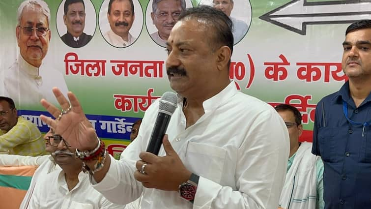 Bihar Nitish Kumar Aide Ashok Choudhary Bhumihar Remark Unites BJP Congress RJD In Backlash Tejashwi Yadav Vijay Kumar Sinha Bihar: Nitish Kumar Aide’s ‘Bhumihar’ Remark Unites BJP, Congress, RJD In Backlash As Row Erupts