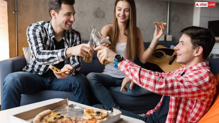 Eating pizza significantly increases obesity, due to which many chronic diseases can arise. Once you give it up for a month, you will see the difference.