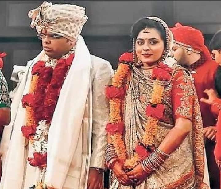 ਜਾਣੋ ਕੌਣ ਹੈ ਜੈ ਸ਼ਾਹ ਦੀ ਪਤਨੀ ਰਿਸ਼ਿਤਾ ਪਟੇਲ  ਦੱਸ ਦੇਈਏ ਕਿ ਜੈ ਸ਼ਾਹ ਦੀ ਪਤਨੀ ਰਿਸ਼ਿਤਾ ਪਟੇਲ ਗੁਜਰਾਤ ਦੇ ਬਿਜ਼ਨੈੱਸਮੈਨ ਗੁਣਵੰਤਭਾਈ ਪਟੇਲ ਦੀ ਬੇਟੀ ਹੈ ਅਤੇ ਬਾਅਦ 'ਚ ਉਨ੍ਹਾਂ ਨੇ ਇਸੇ ਦੇਸ਼ ਦੇ ਇਕ ਕਾਰੋਬਾਰੀ ਦੇ ਬੇਟੇ ਨਾਲ ਵਿਆਹ ਕੀਤਾ ਸੀ। ਦਰਅਸਲ ਦੋਹਾਂ ਦੀ ਲਵ ਸਟੋਰੀ ਵੀ ਕਾਫੀ ਦਿਲਚਸਪ ਰਹੀ ਹੈ ਕਿਉਂਕਿ ਦੋਵੇਂ ਕਾਲਜ ਸਮੇਂ ਤੋਂ ਹੀ ਦੋਸਤ ਸਨ।