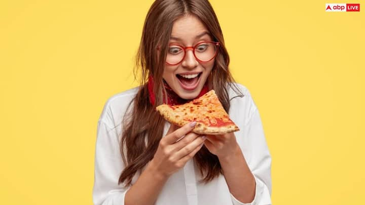 Eating too much pizza causes cholesterol to build up in the veins, which also increases the risk of serious diseases like stroke.