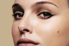 Astrology : तुम्हालाही शरीराच्या 'या' भागांवर तीळ आहे? भाग्यवान असण्याची ही आहेत लक्षणं