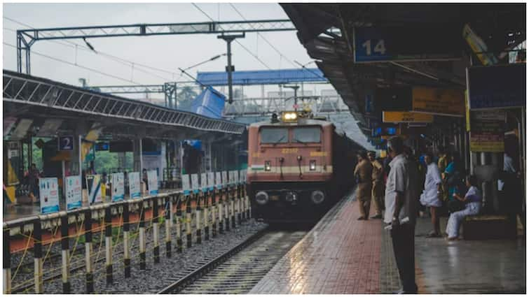 Special trains from vizag to tirupati sabarimala and Chennai Vizag News: వైజాగ్ నుంచి తిరుపతి, శబరిమల, చెన్నై, సికింద్రాబాద్‌కు స్పెషల్ ట్రైన్స్- టైమింగ్స్ ఇవే