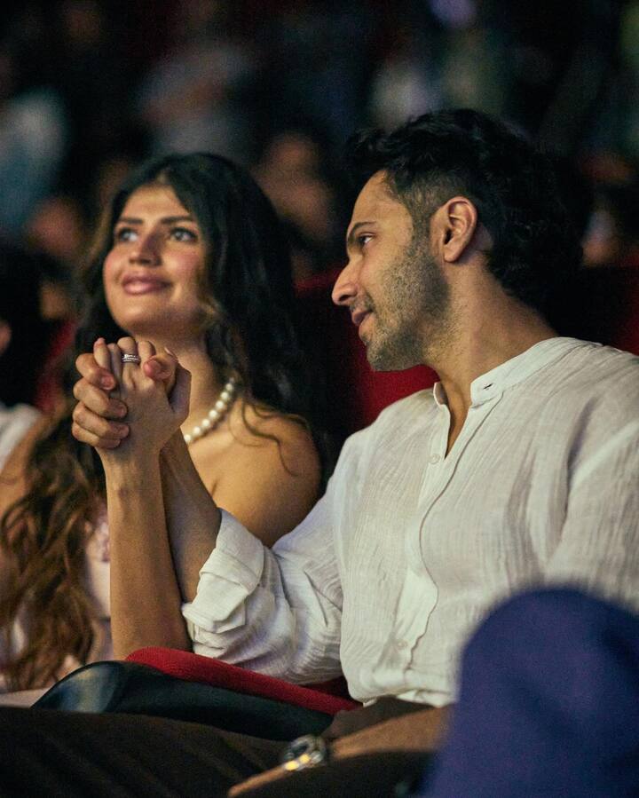 She wore an eye-catching pearl necklace to complement her look.