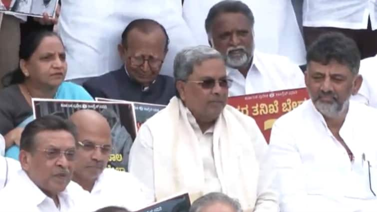 Raj Bhavan Chalo WATCH Karnataka Cong Holds Protest Against CM Siddaramaiah's Prosecution In 'MUDA Scam' WATCH: Karnataka Cong Holds 'Raj Bhavan Chalo' Against CM Siddaramaiah's Prosecution In 'MUDA Scam'