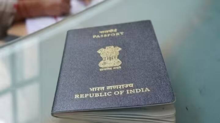 ਜੇ ਤੁਸੀਂ ਆਮ ਤਰੀਕੇ ਨਾਲ ਪਾਸਪੋਰਟ ਬਣਾਉਂਦੇ ਹੋ, ਤਾਂ ਇਸ ਨੂੰ ਬਣਾਉਣ ਵਿਚ 30 ਤੋਂ 40 ਦਿਨ ਲੱਗ ਜਾਂਦੇ ਹਨ। ਪਰ ਜੇਕਰ ਤੁਸੀਂ ਤਤਕਾਲ ਪਾਸਪੋਰਟ ਬਣਵਾਉਂਦੇ ਹੋ ਉਹ ਤੁਹਾਨੂੰ ਤਿੰਨ ਤੋਂ ਚਾਰ ਦਿਨਾਂ ਵਿੱਚ ਮਿਲ ਜਾਵੇਗਾ।