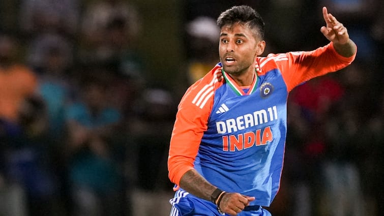 Suryakumar Yadav Injured Buchi Babu Invitational Tournament big blow for Indian cricket team before Bangladesh series Suryakumar Yadav Injury: टीम इंडिया को लगा बड़ा झटका, बांग्लादेश सीरीज से पहले सूर्यकुमार यादव को लगी चोट