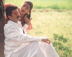 जब तब्बू के सिर पर डायरेक्टर ने पलट दी थी तेल की पूरी बोतल, किस्सा जानकर रह जाएंगे दंग